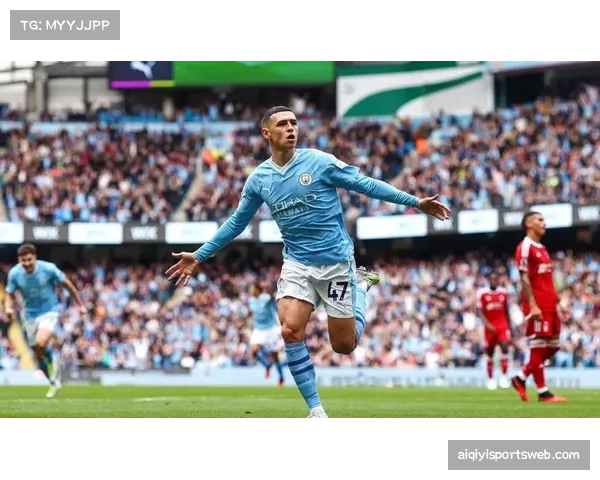 特写镜头：B席主罚任意球前，与福登进行的简短战术耳语